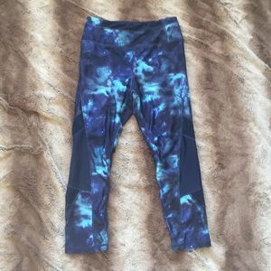 Blue marbled crop leggings